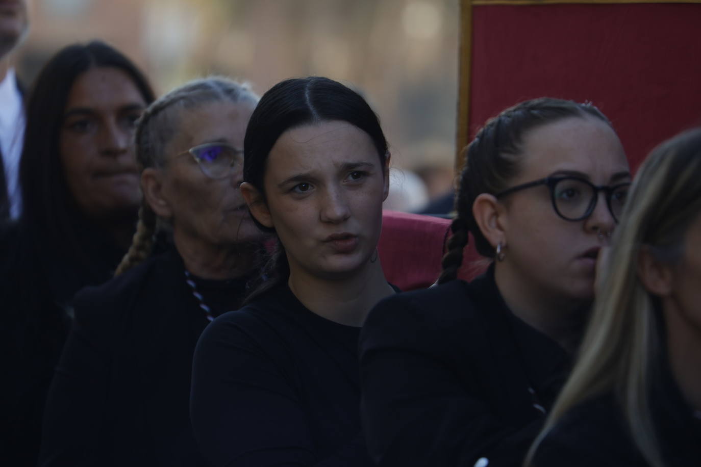 Fotos: El Cristo de la Piedad sale hacia la Catedral para el Vía Crucis de las cofradías de Córdoba