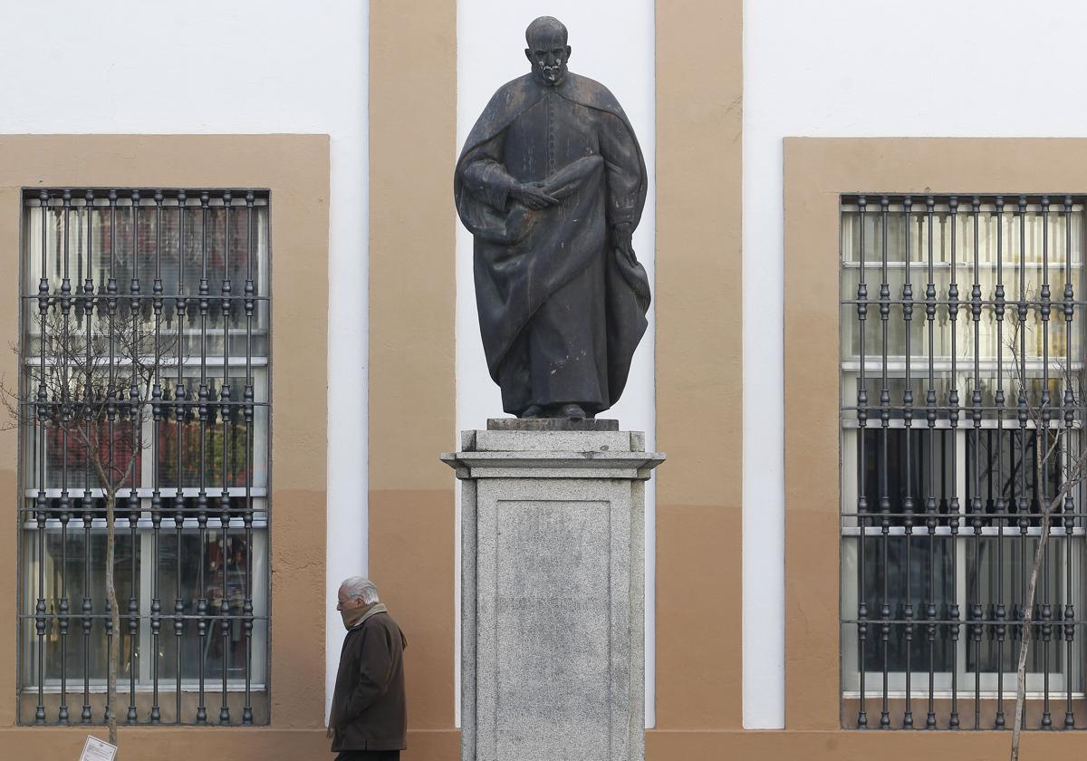 Monumento a Luis de Góngora en la plaza de la Trinidad