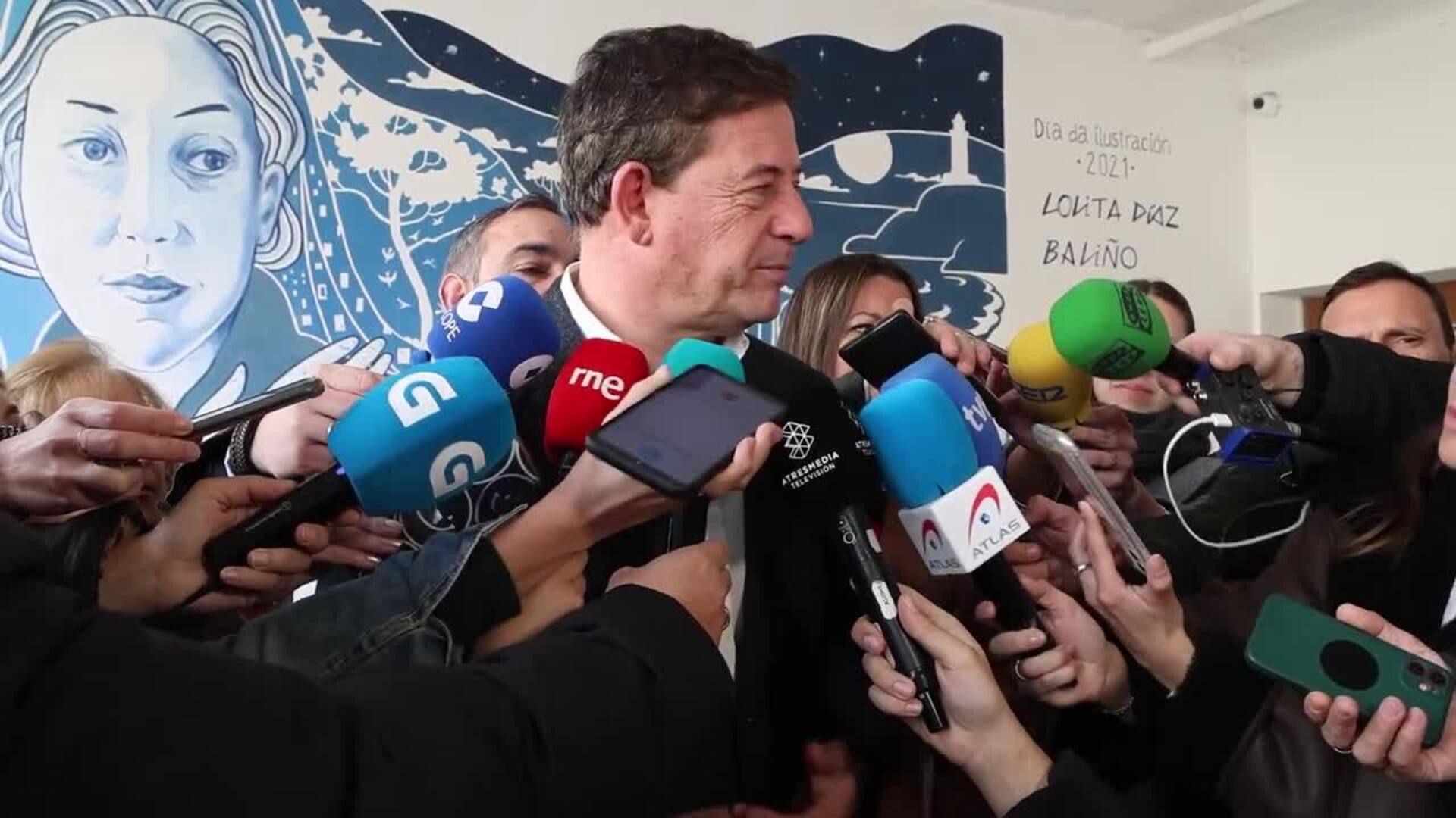 Besteiro, con &quot;muy buenas vibraciones&quot; tras acudir a votar: &quot;Hoy es un día histórico&quot;