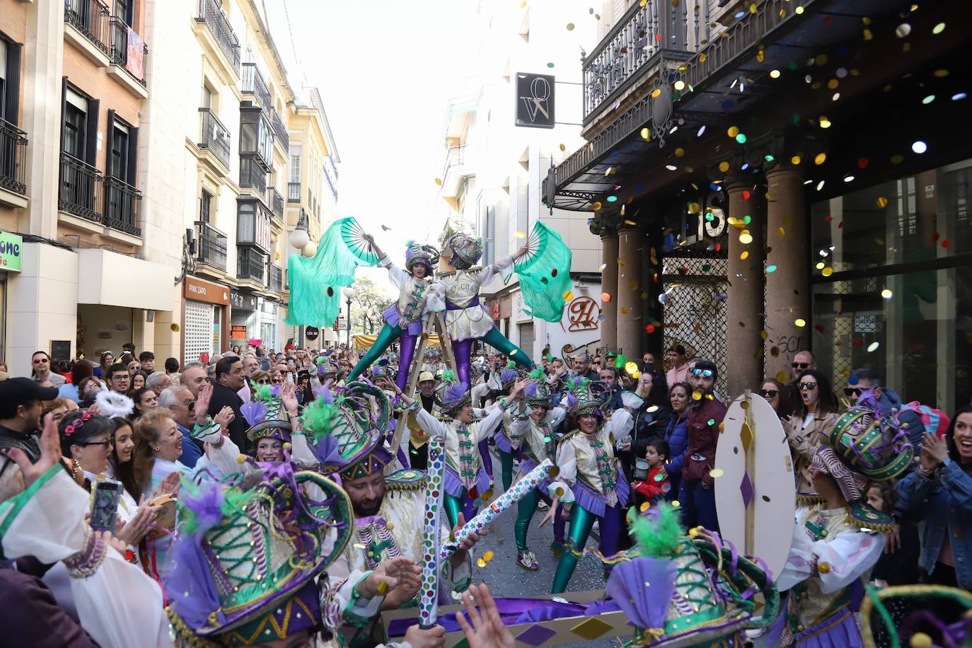 Fotos: la Cabalgata del Carnaval llena de exuberancia las calles de Córdoba