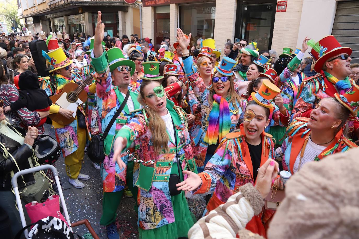 Fotos: la Cabalgata del Carnaval llena de exuberancia las calles de Córdoba
