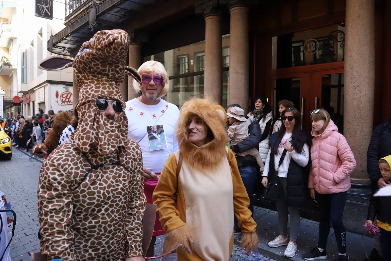 Fotos: la Cabalgata del Carnaval llena de exuberancia las calles de Córdoba