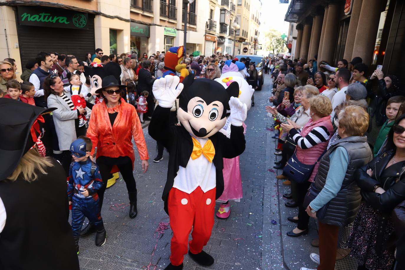 Fotos: la Cabalgata del Carnaval llena de exuberancia las calles de Córdoba