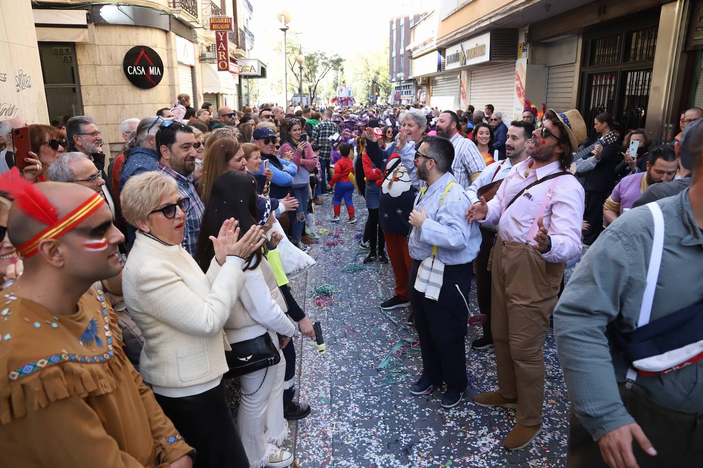 Fotos: la Cabalgata del Carnaval llena de exuberancia las calles de Córdoba