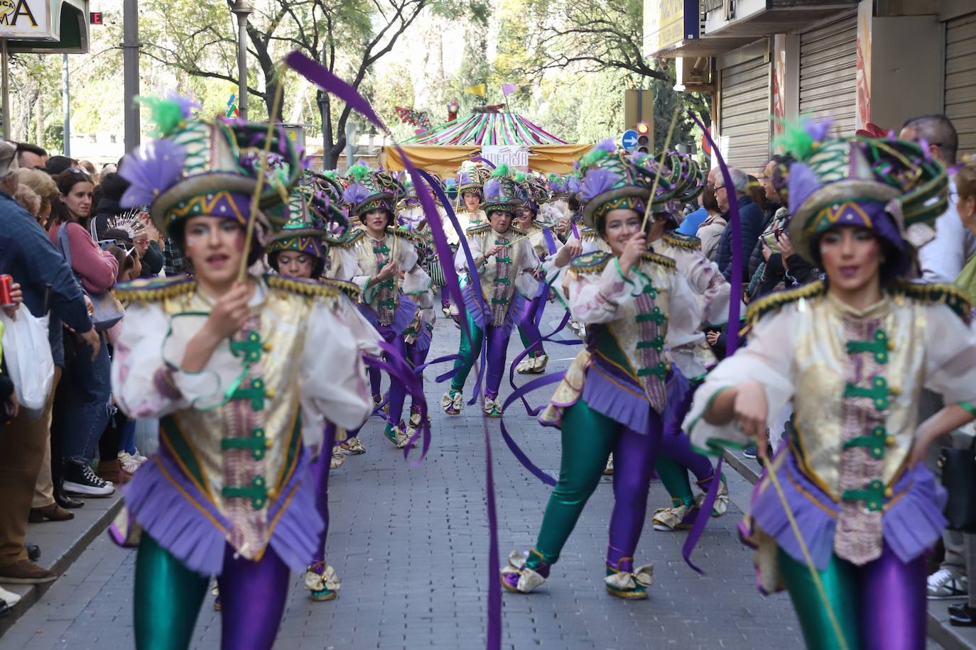 Fotos: la Cabalgata del Carnaval llena de exuberancia las calles de Córdoba