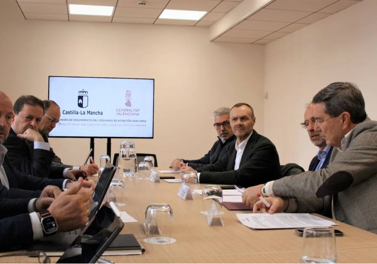 Imagen de la reunión entre los representantes de Sanidad de la Comunidad Valenciana y Castilla-La Mancha