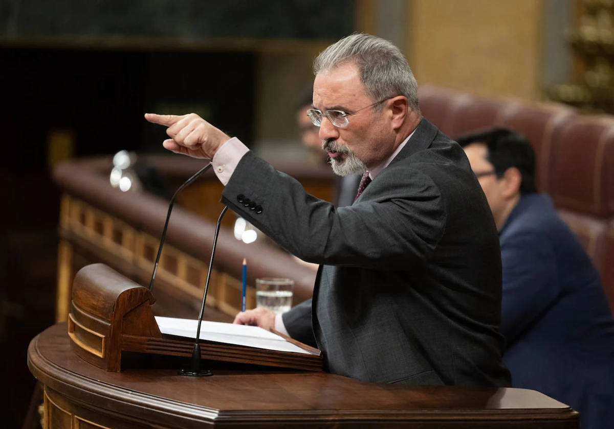 El diputado de Vox Carlos Flores, durante la defensa de la ley de Vox