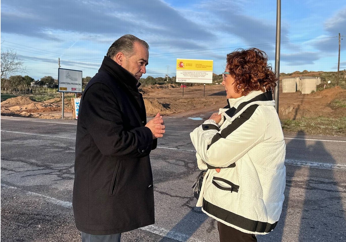 José Julián Gregorio y Carmen Riolobos comprueban el estado de las obras