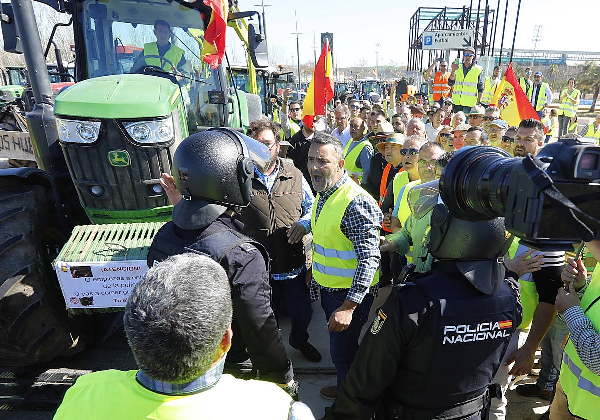 Tensión entre los manifestantes y la Policía
