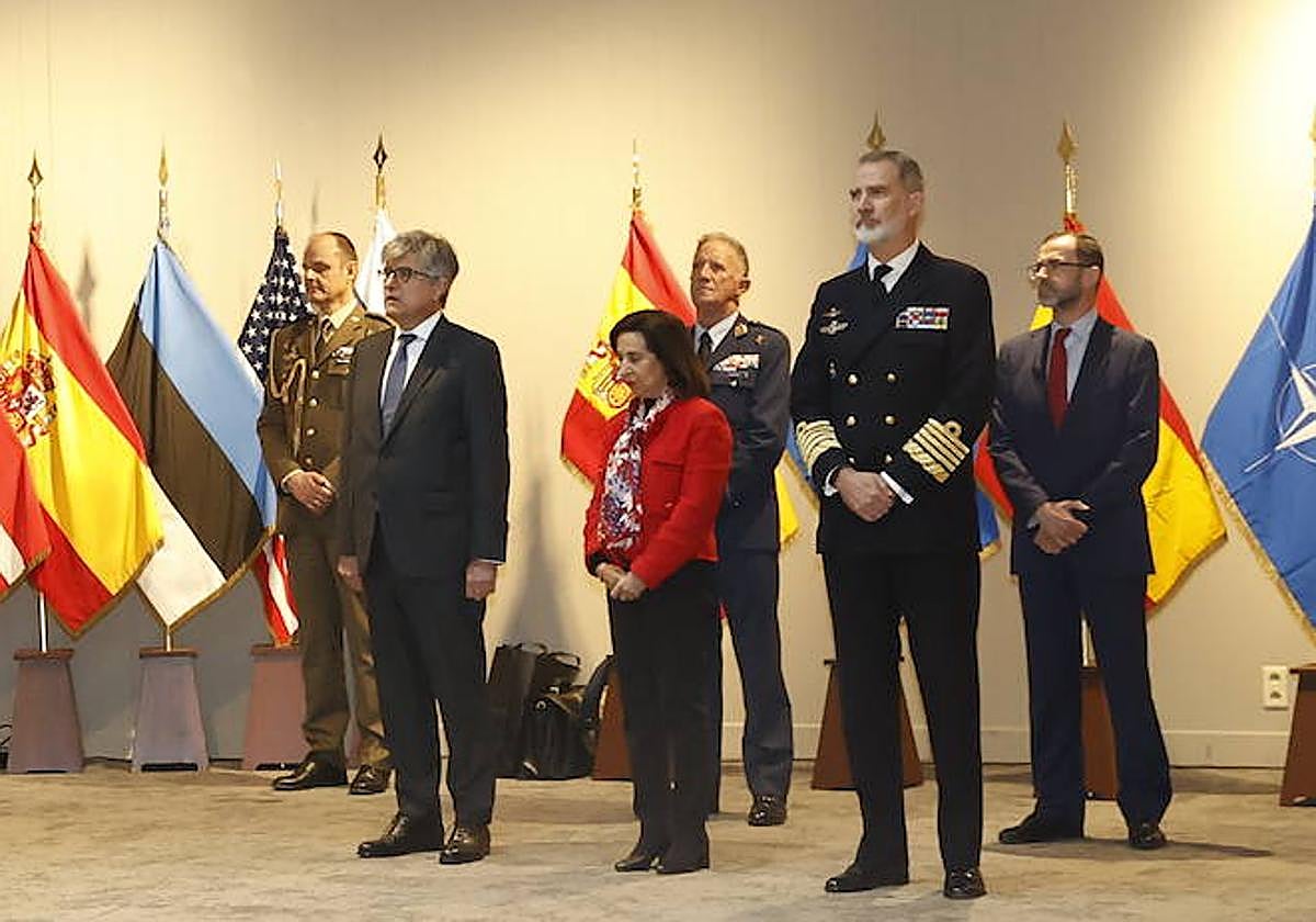 Camilo Villarino, detrás del Rey Felipe VI