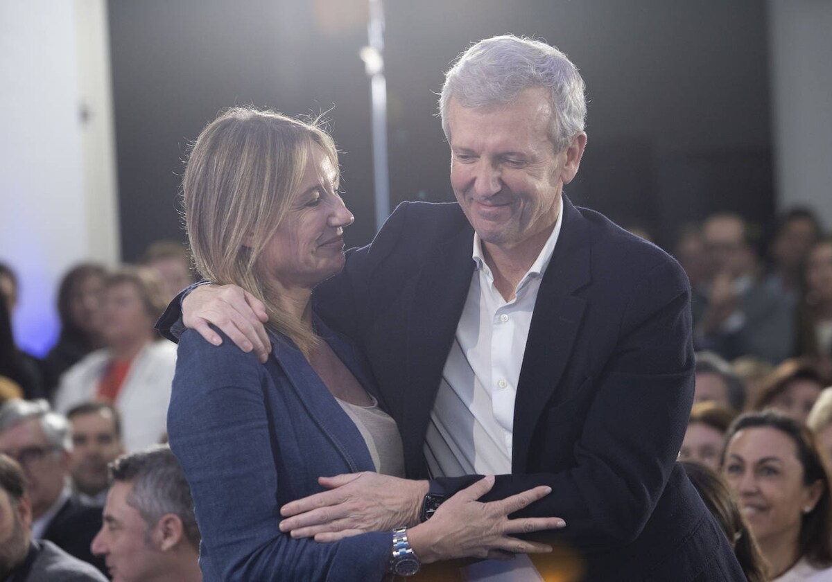 Fernández-Tapias, junto al líder de los populares gallegos y presidente de la Xunta, Alfonso Rueda