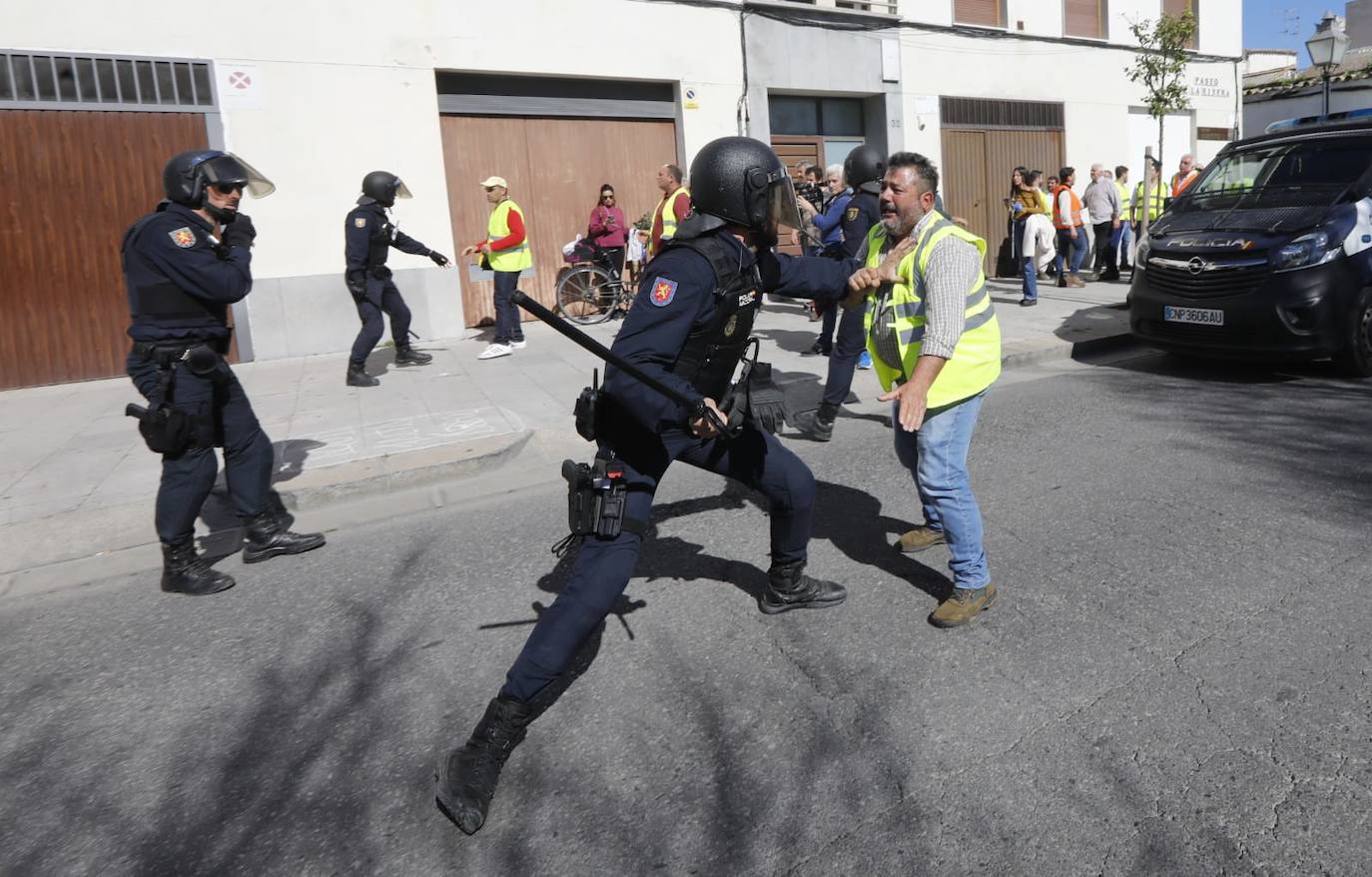 Fotos: la tensa protesta de los agricultores de Córdoba