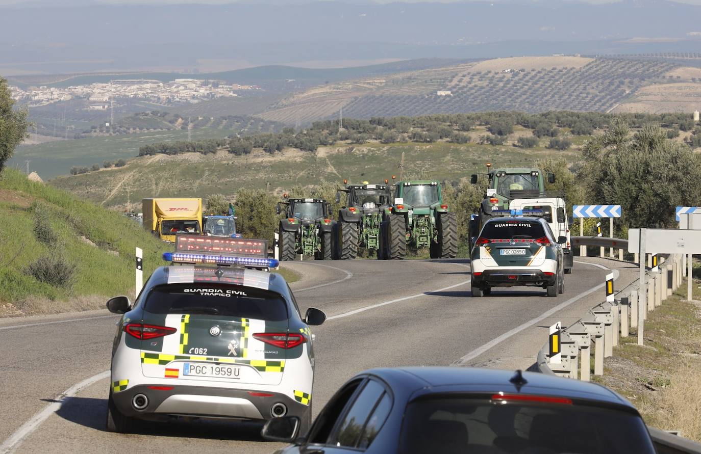 Fotos: la tensa protesta de los agricultores de Córdoba