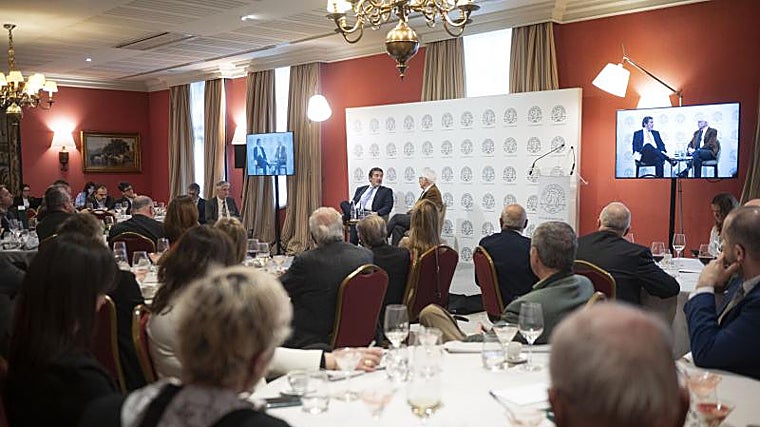Un momento del coloquio en el Círculo Ecuestre