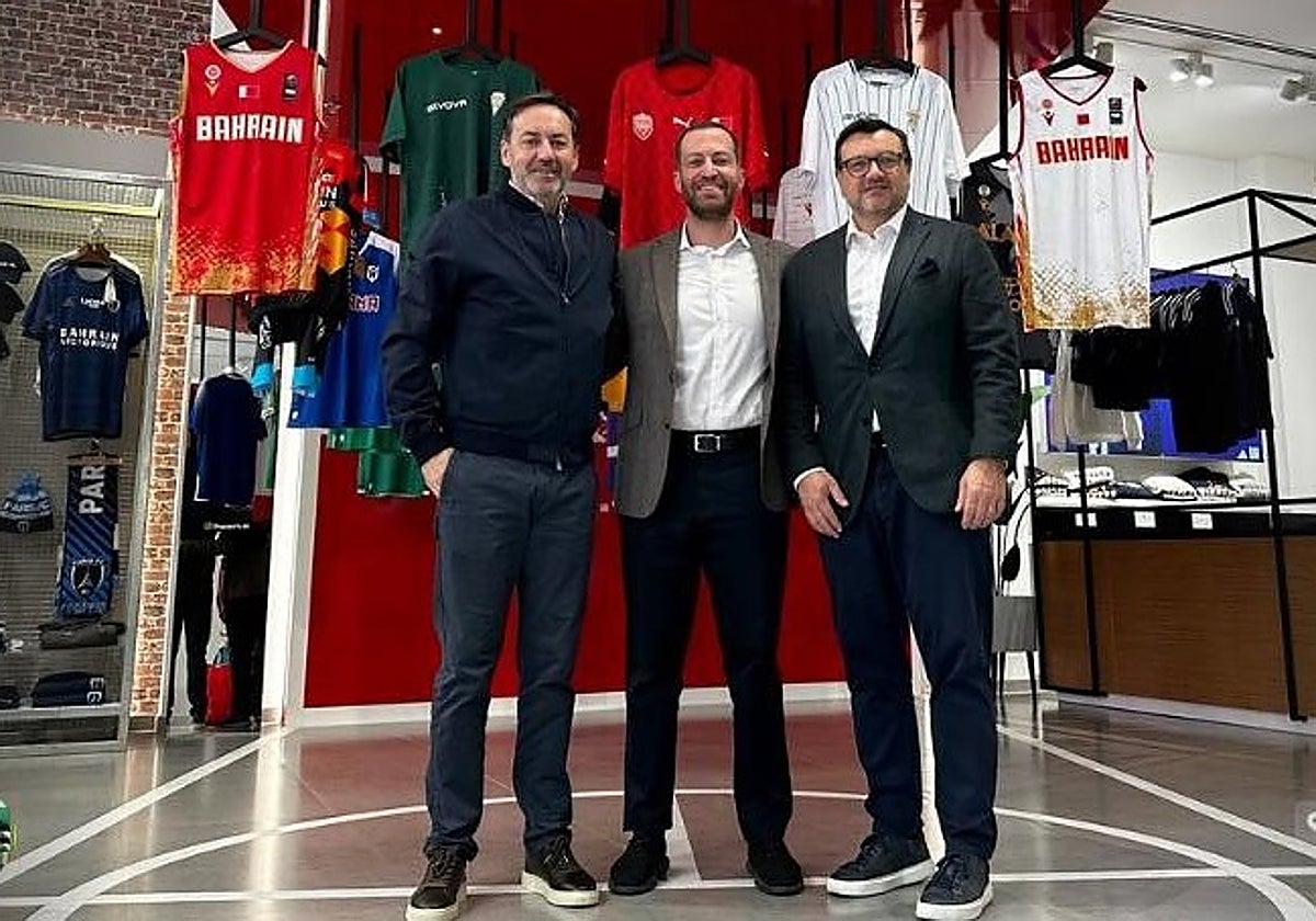 Monterrubio, junto a Faisal bin Jamal y el consejero Antonio Alquezar, este miércoles en Baréin