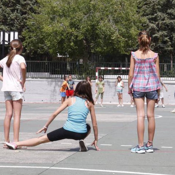 Así son los programas de Madrid para dar extraescolares financiadas y abrir los colegios en vacaciones