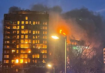 Los afectados: «Mi piso está en llamas, nos hemos quedado sin nada»