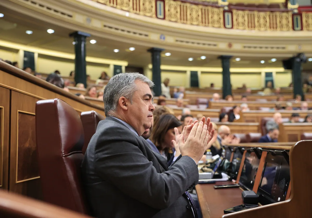 El número tres del PSOE, Santos Cerdán, este jueves en su escaño del Congreso