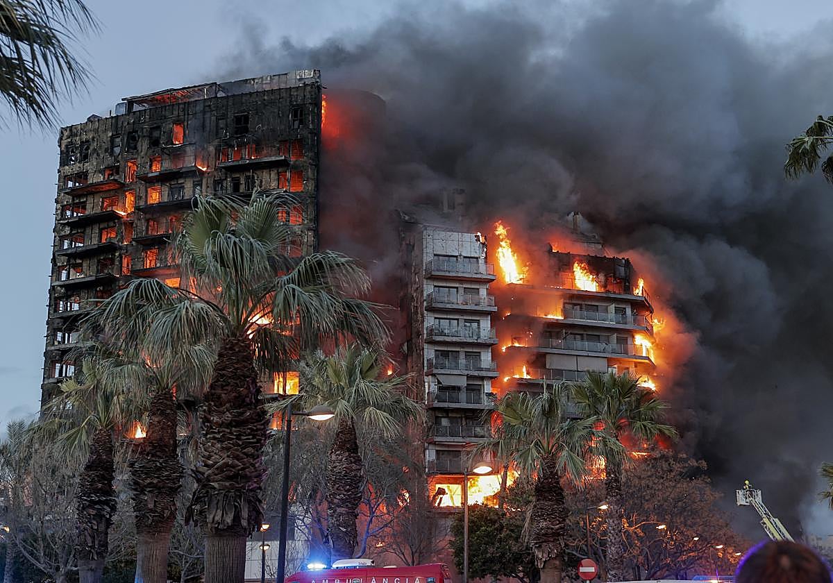 Incendio en un edificio de Valencia