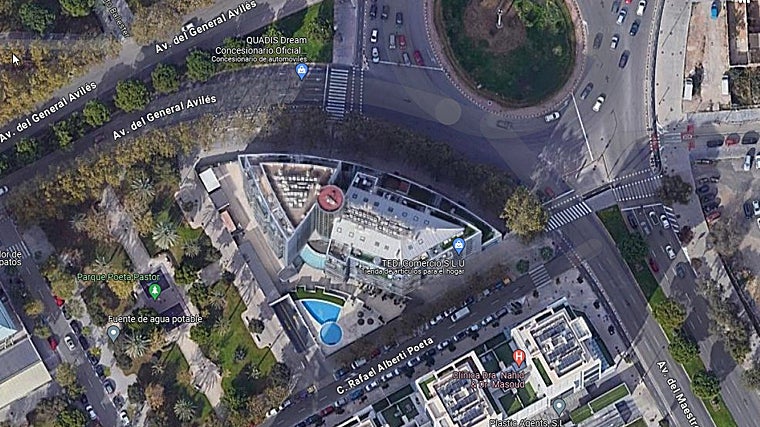 Vista aérea del edificio afectado por las llamas