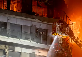 Videoanálisis | Dos arquitectos analizan los materiales de construcción que suponen un peligro ante incendios