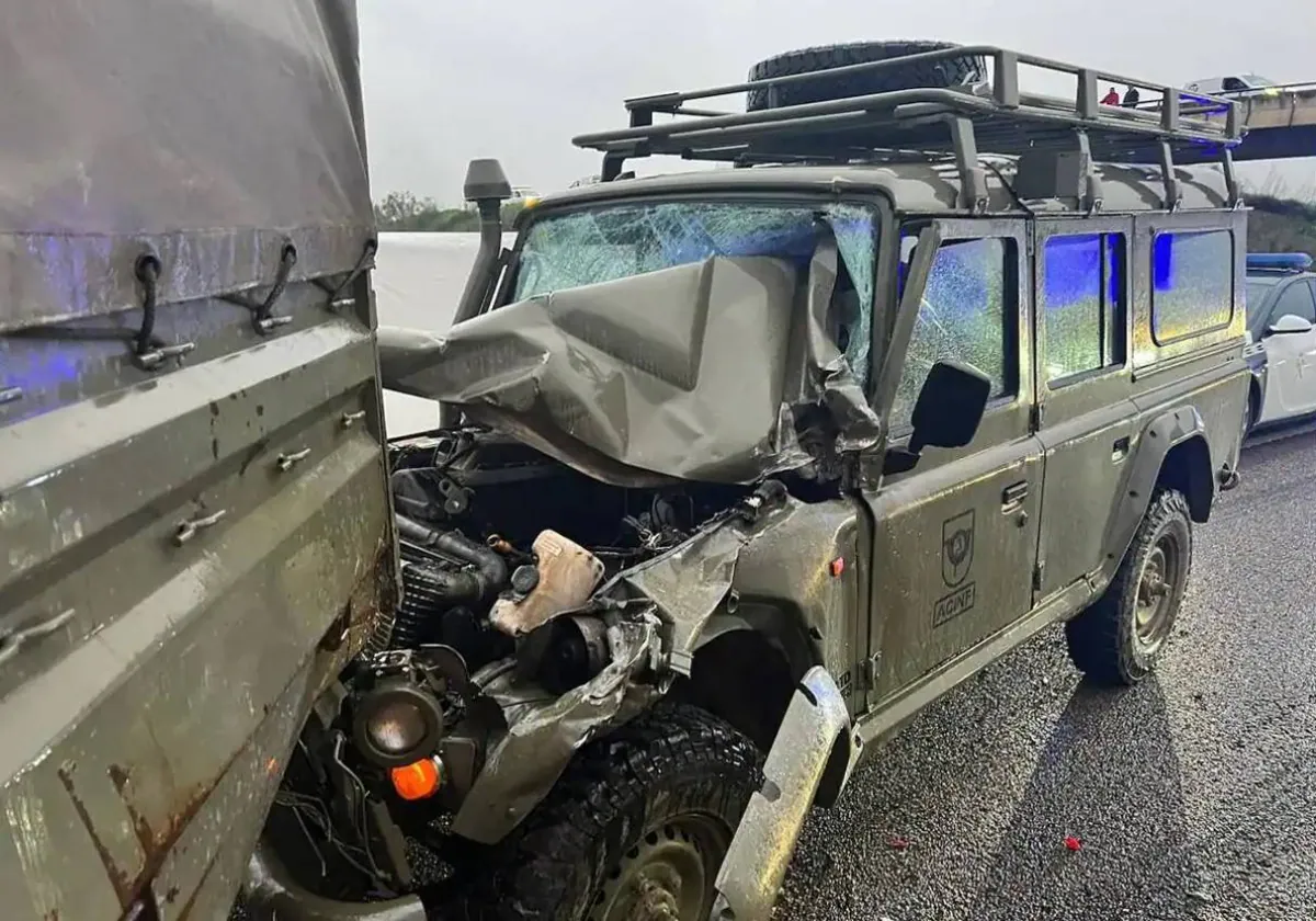 Estado en el que ha quedado uno de los vehículos militares implicados en el accidente