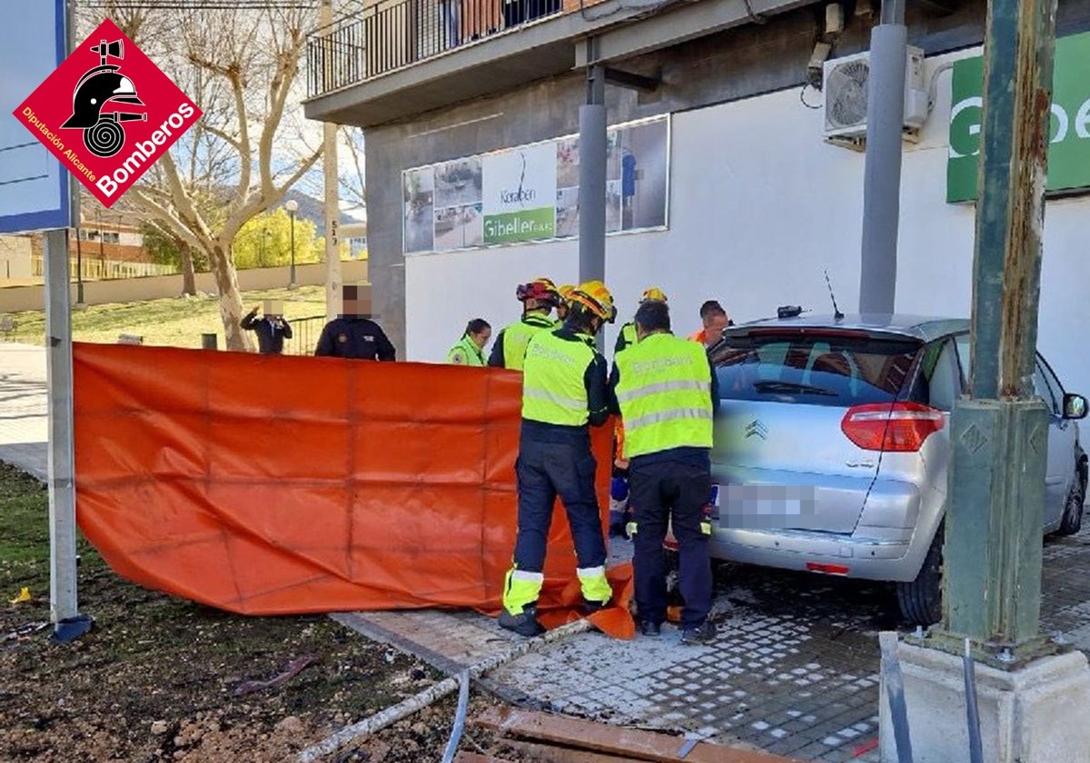 El vehículo accidentado en el choque mortal en Alcoy, este viernes.