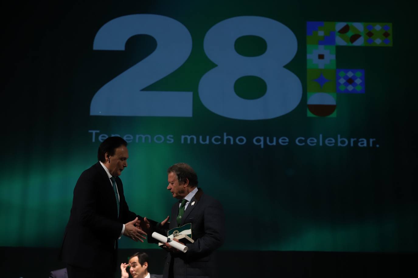 Fotos: la solemne entrega de las banderas de Andalucía en Córdoba