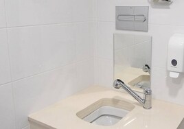 Las sedes de Bienestar Social  inauguran sus nuevos baños adaptados a personas ostomizadas