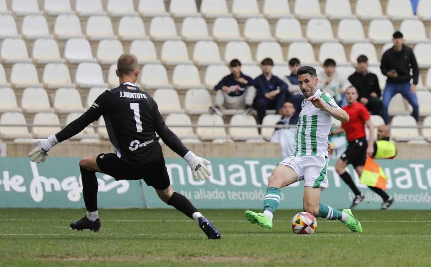 Fotos: la plácida victoria del Córdoba CF contra el Melilla