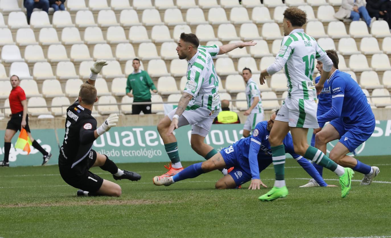 Fotos: la plácida victoria del Córdoba CF contra el Melilla