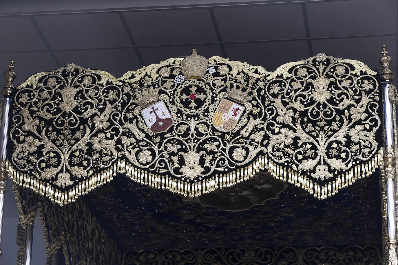 Fotos: El palio de la Virgen del Mayor Dolor en su Soledad de Córdoba luce nuevas proporciones