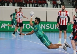 El Ángel Ximénez Puente Genil gana en el último segundo ante Puerto Sagunto (30-31)