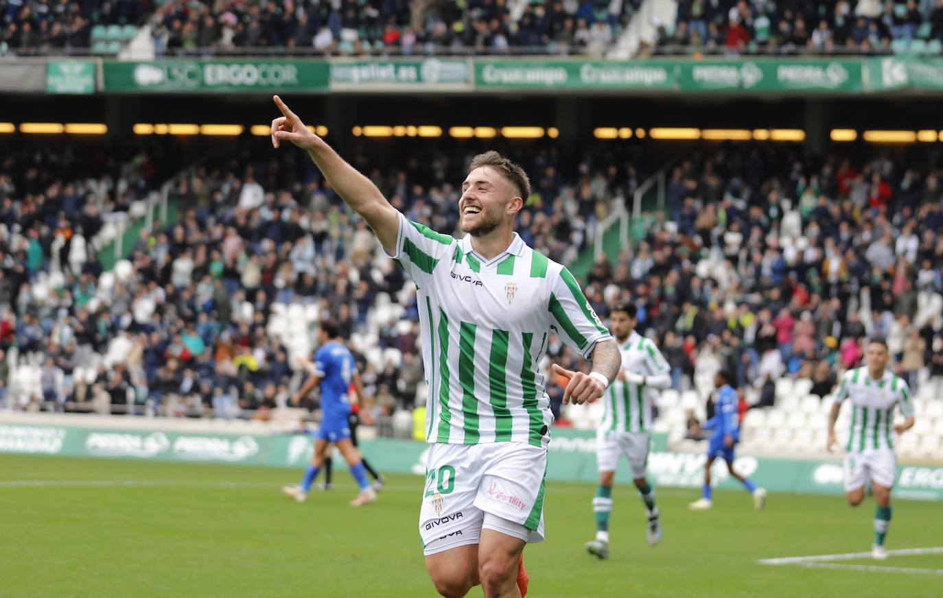 Fotos: la plácida victoria del Córdoba CF contra el Melilla