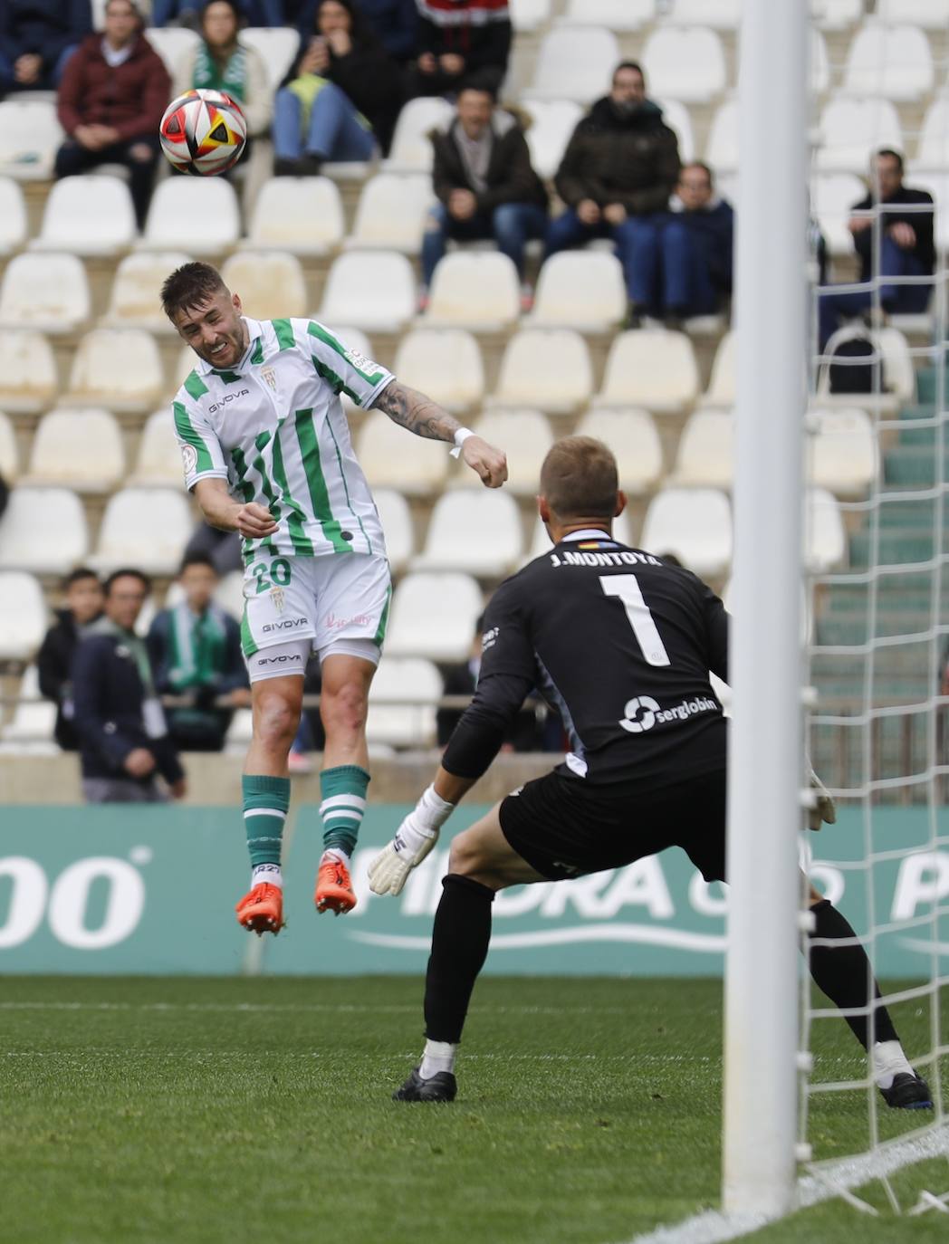 Fotos: la plácida victoria del Córdoba CF contra el Melilla