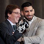 Almeida recibe a Topuria: «Esperamos verte contra McGregor en el Bernabéu pronto»