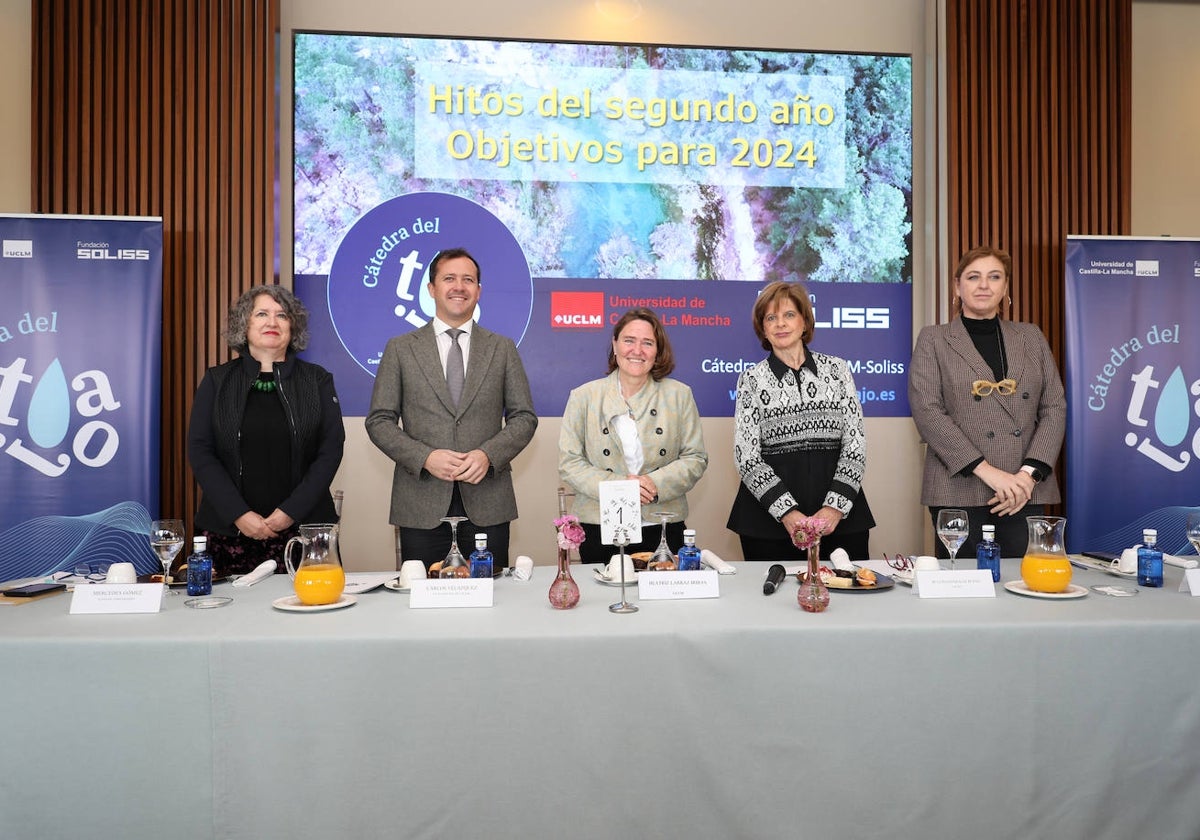 Mercedes Gómez, Carlos Velázquez, Beatriz Larraz, María Luisa González Bueno y Ángela González