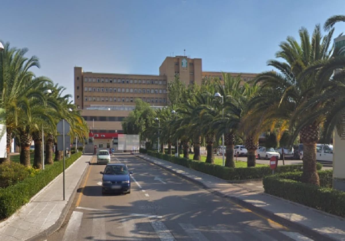 Acceso al Hospital San Agustín de Linares, en Jaén