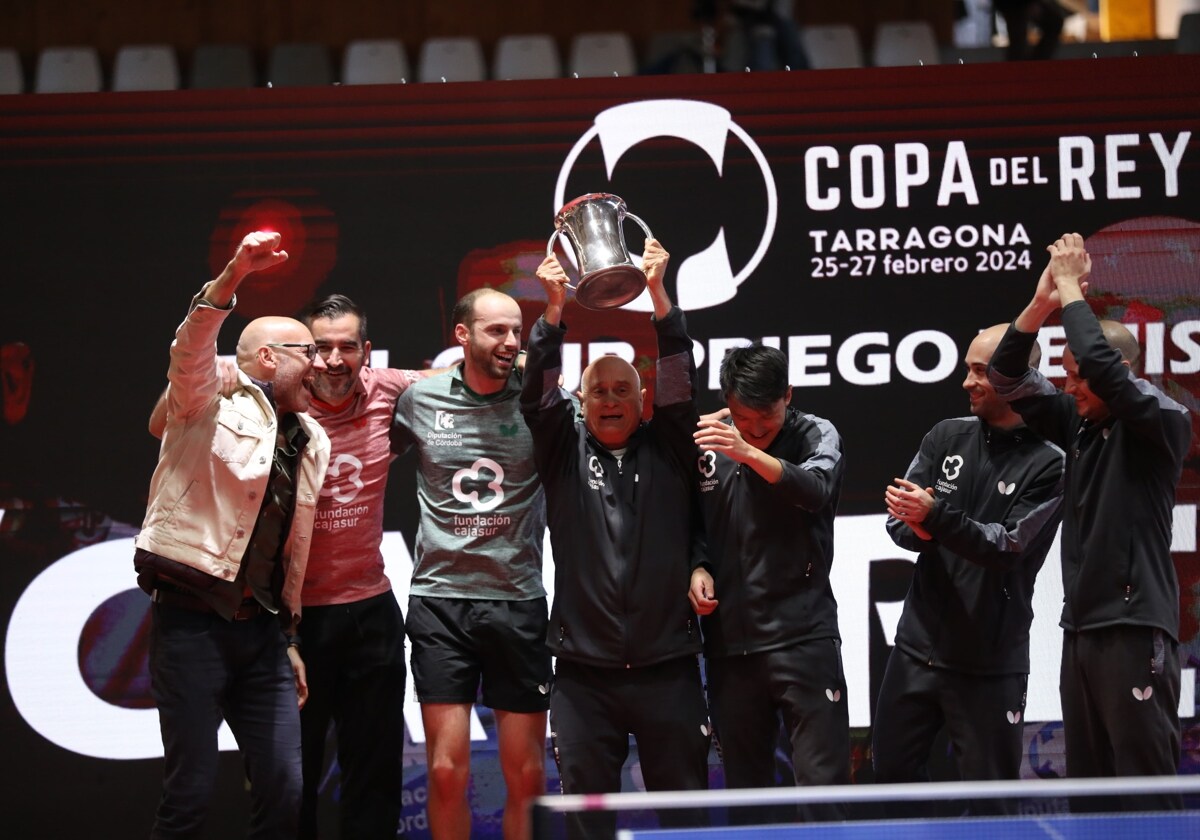 La plantilla del Cajasur Priego levanta la Copa del Rey conquistada en Tarragona