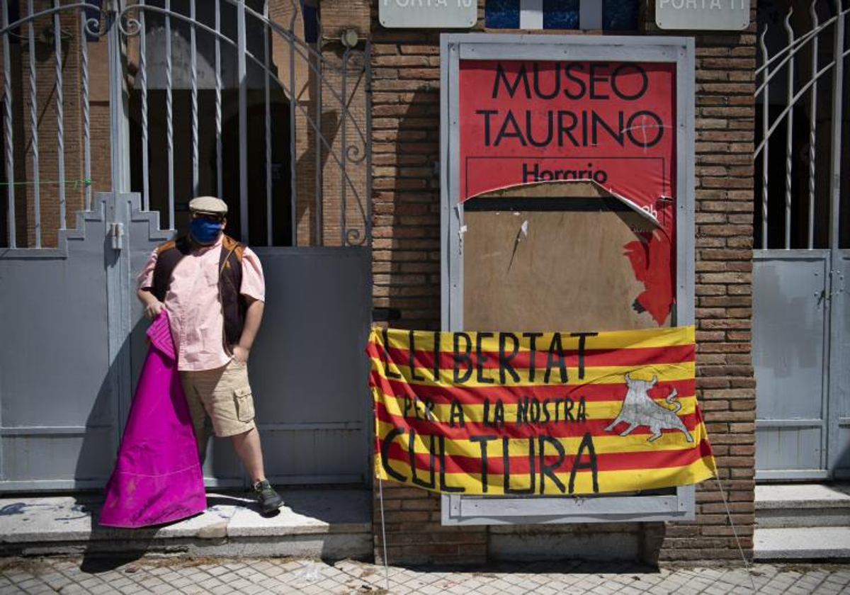 Protesta en la Monumental de Barcelona, en junio de 2020, para que los toros vuelvan a la capital catalana