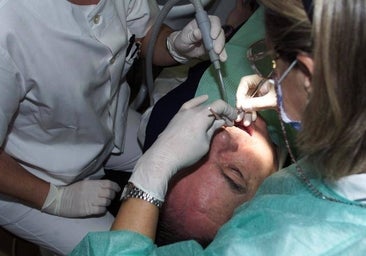 Madrid dará prótesis dentales y tratamiento de caries gratis a mayores de 80 años mediante convenios con clínicas privadas