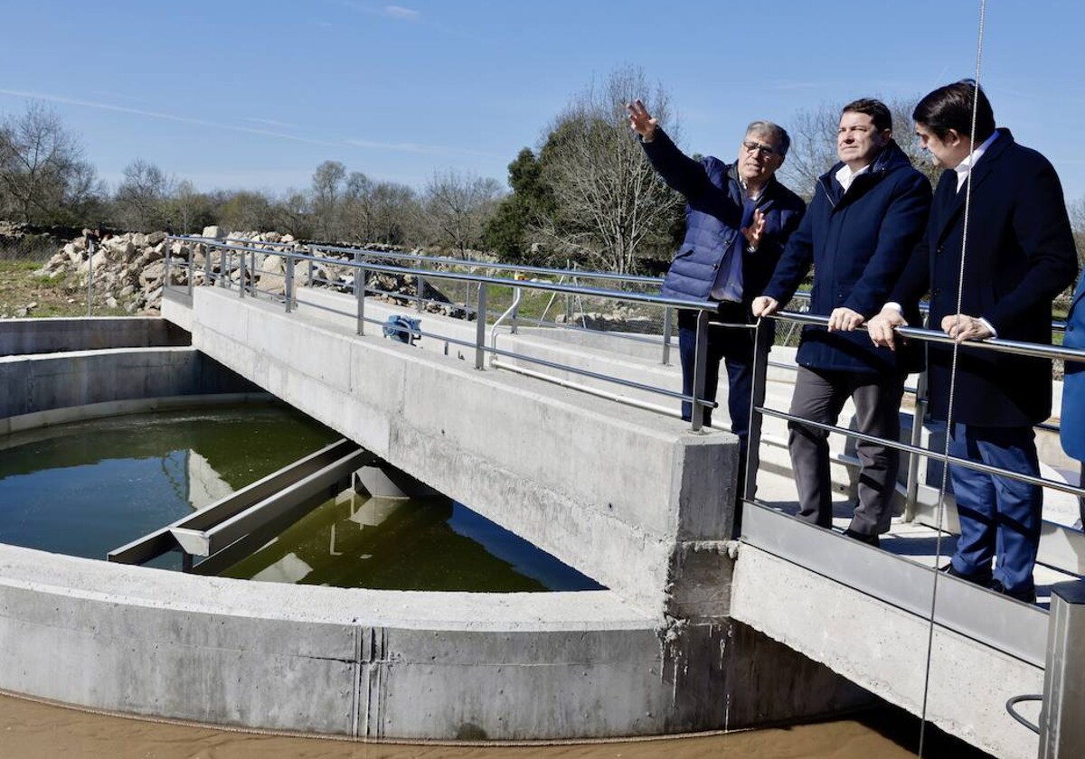 . El presidente de la Junta de Castilla y León, Alfonso Fernández Mañueco, participa en el acto de puesta en funcionamiento de la Estación Depuradora de Aguas Residuales (EDAR) de Ledrada