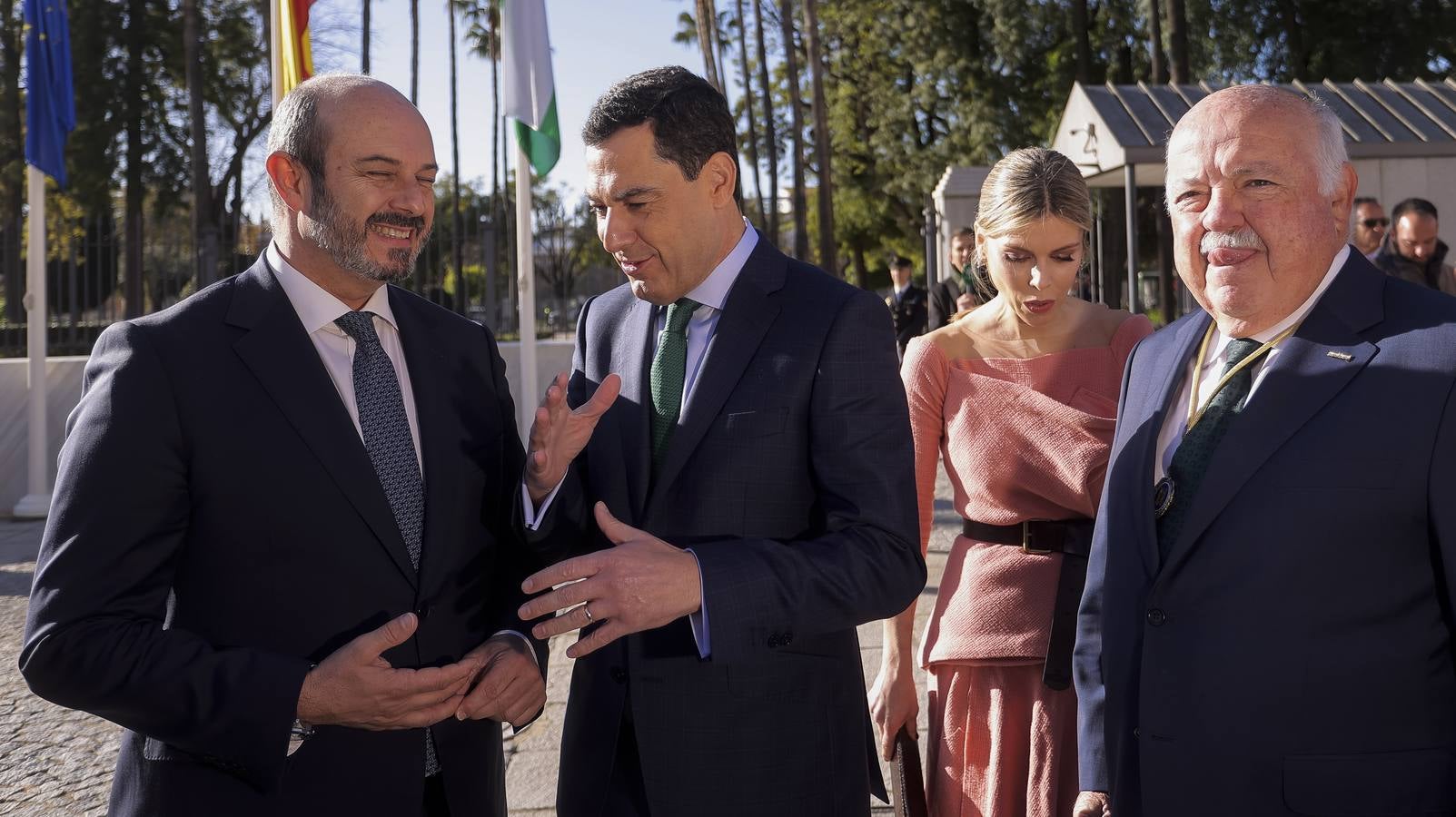 Izado de la bandera en el Parlamento de Andalucía