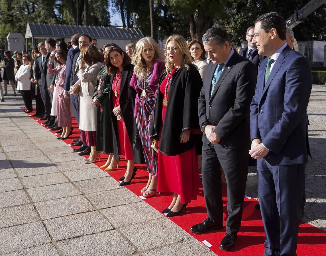 Izado de la bandera en el Parlamento de Andalucía