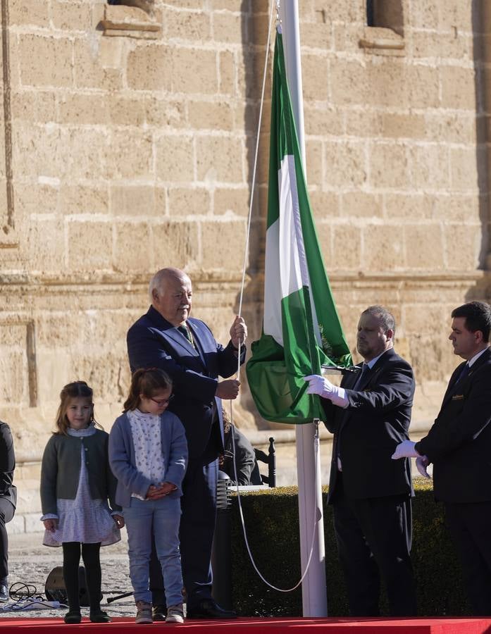 Izado de la bandera en el Parlamento de Andalucía