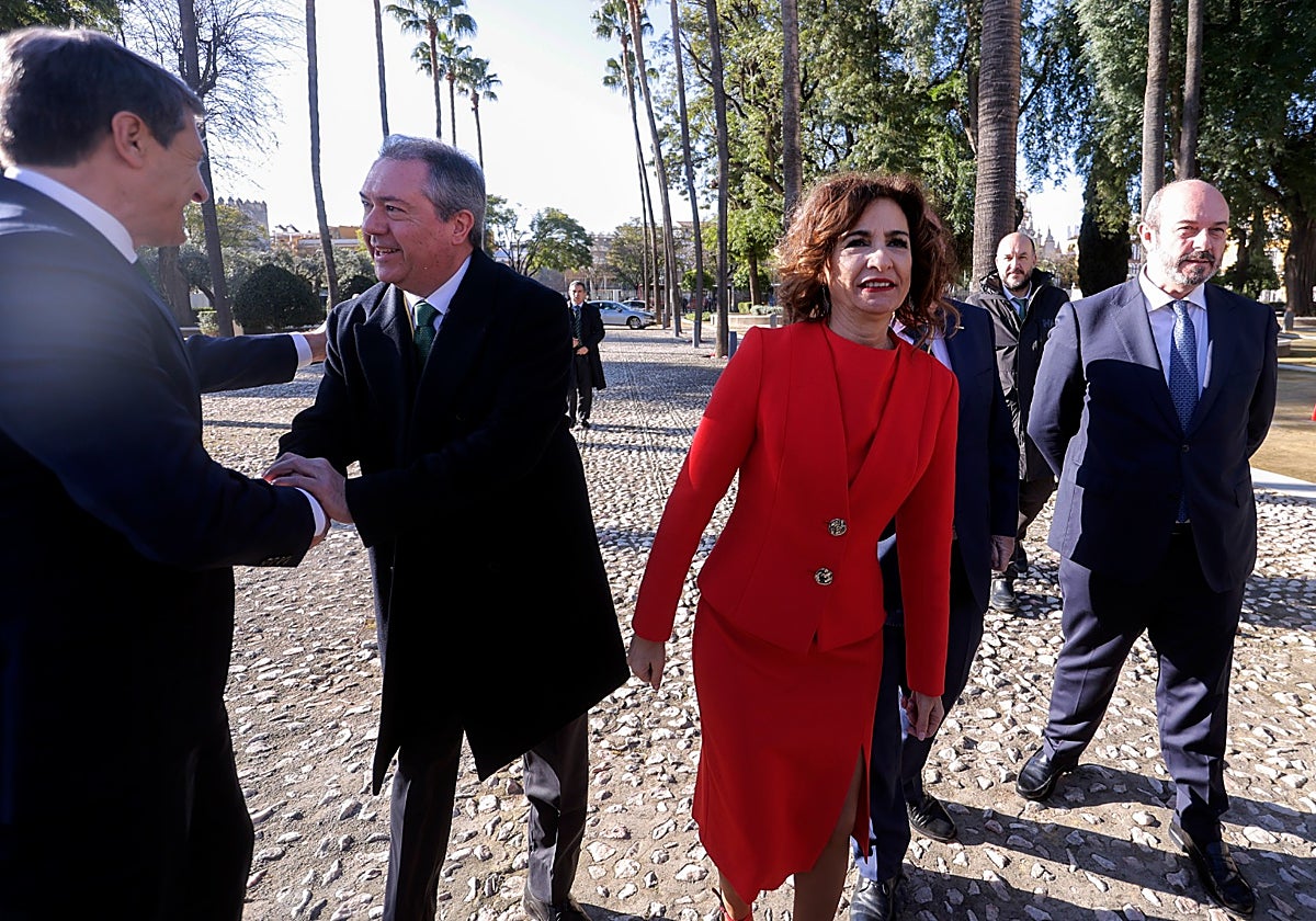 María Jesús Montero, junto a Juan Espadas