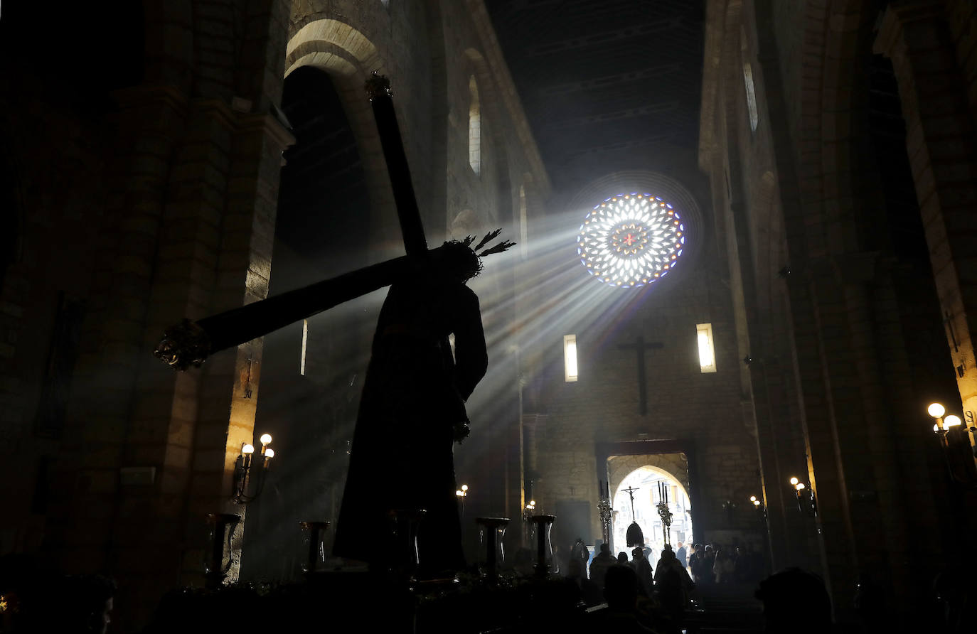 Fotos: El emocionante vía crucis de Jesús del Calvario a la Catedral de Córdoba por sus tres siglos