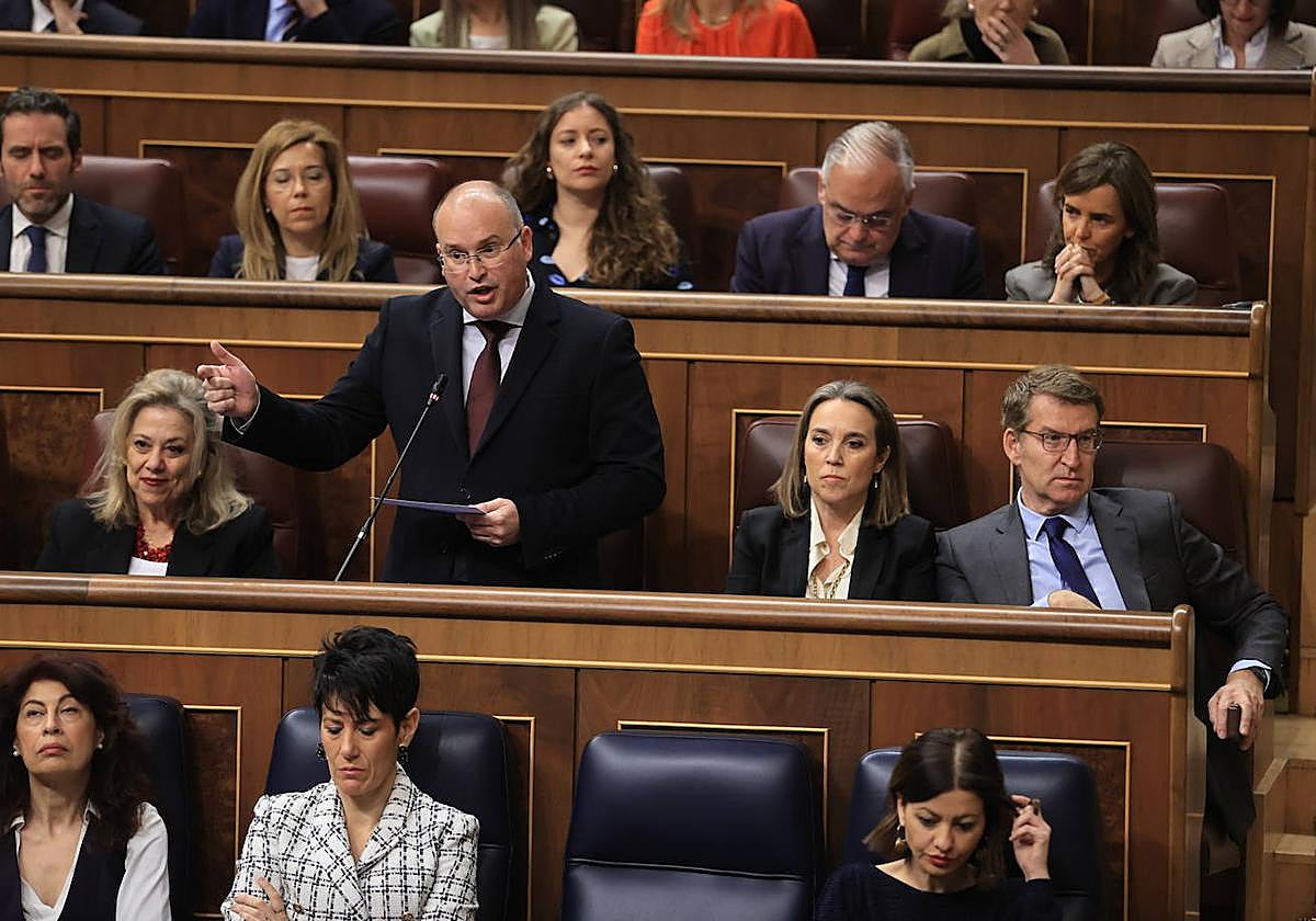 Tellado, portavoz del PP en el Congreso, durante su intervención en la sesión de control