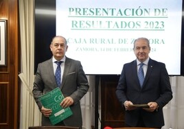 El presidente de Caja Rural de Zamora, Nicanor Santos, y el director general, Cipriano García, durante la presentación del balance de 2023