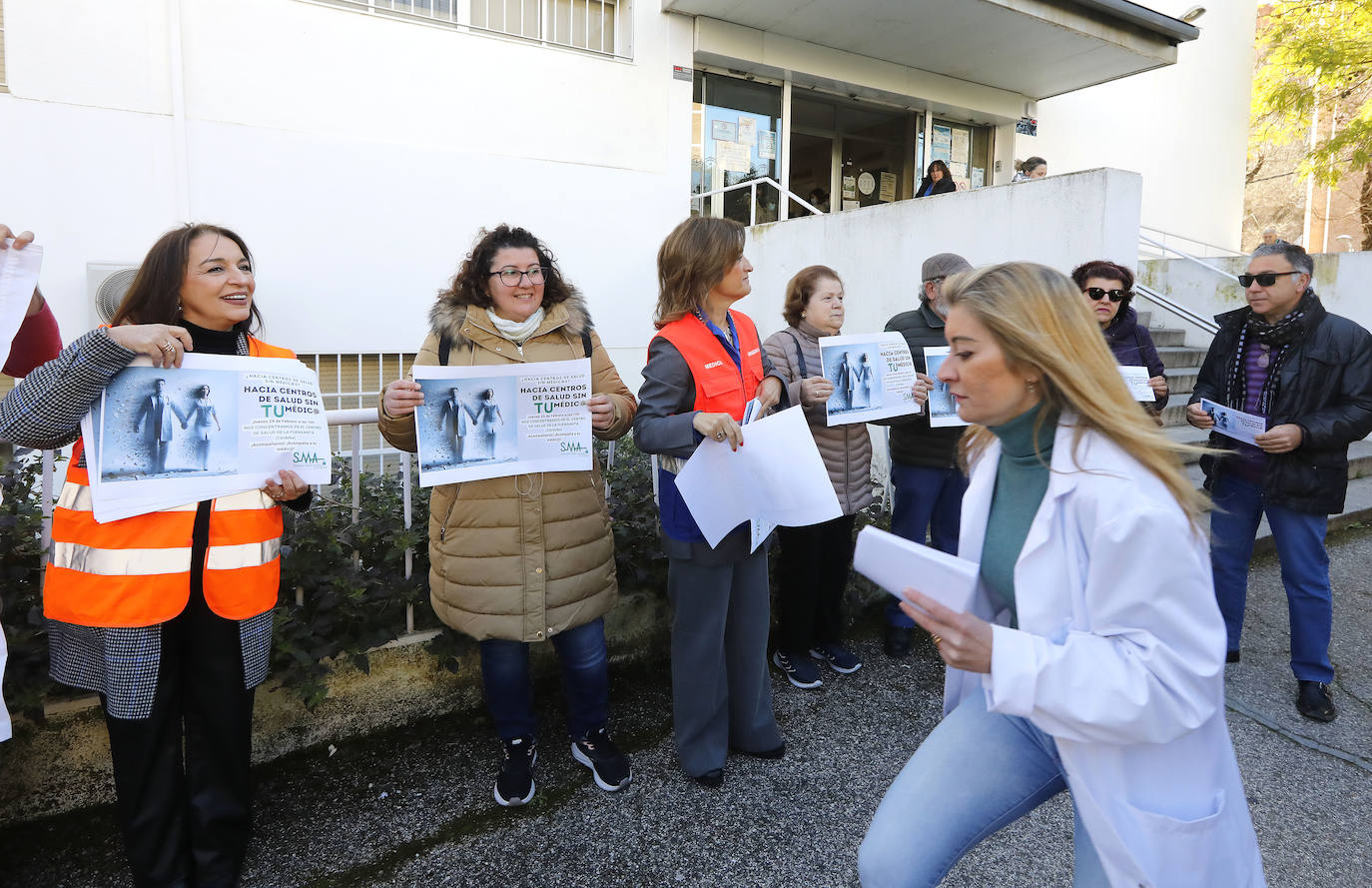 Fotos: Médicos de Córdoba se concentran para exigir mejoras en Atención Primaria